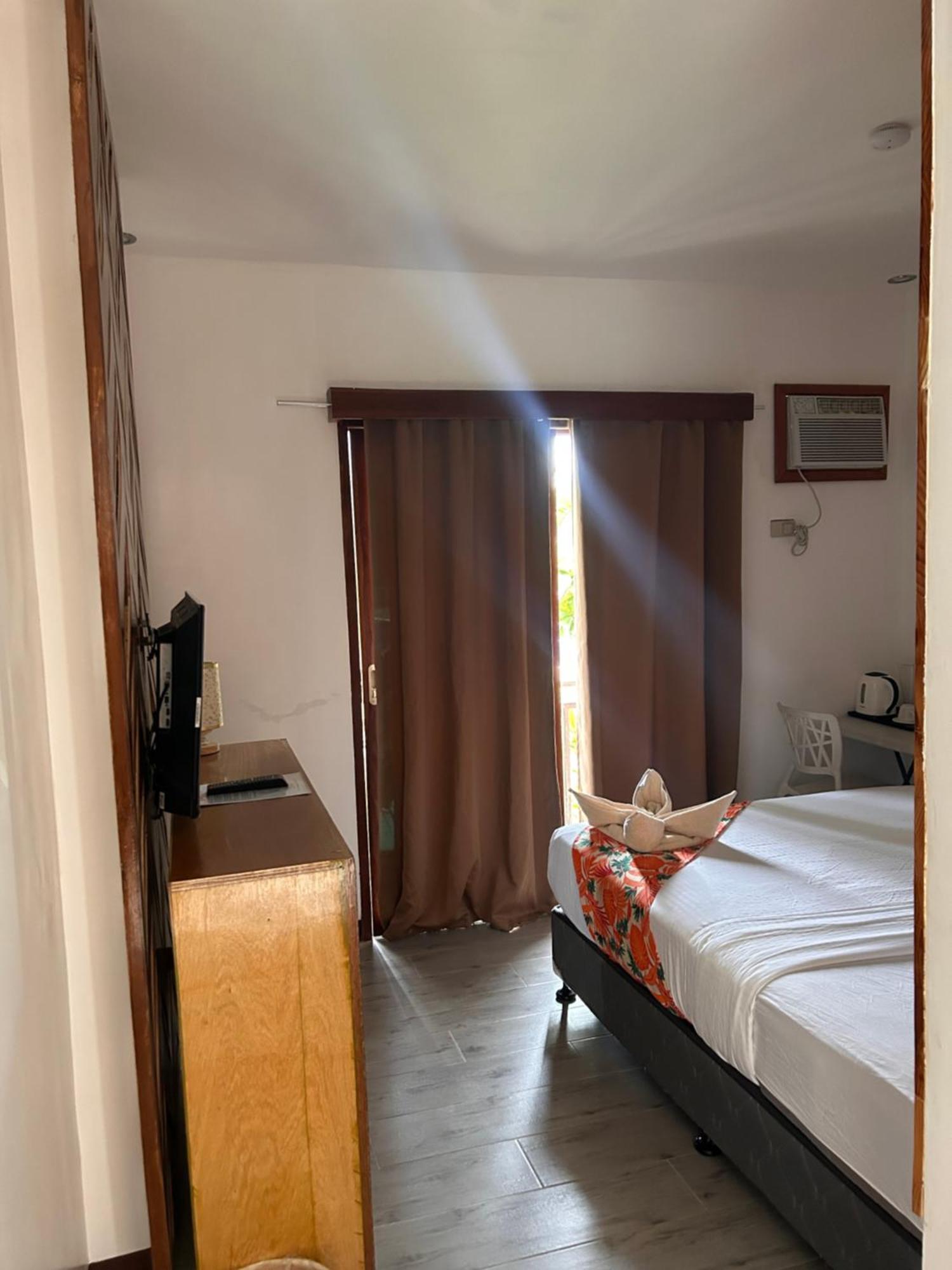 Puyo Suites Homestay General Luna  Extérieur photo
