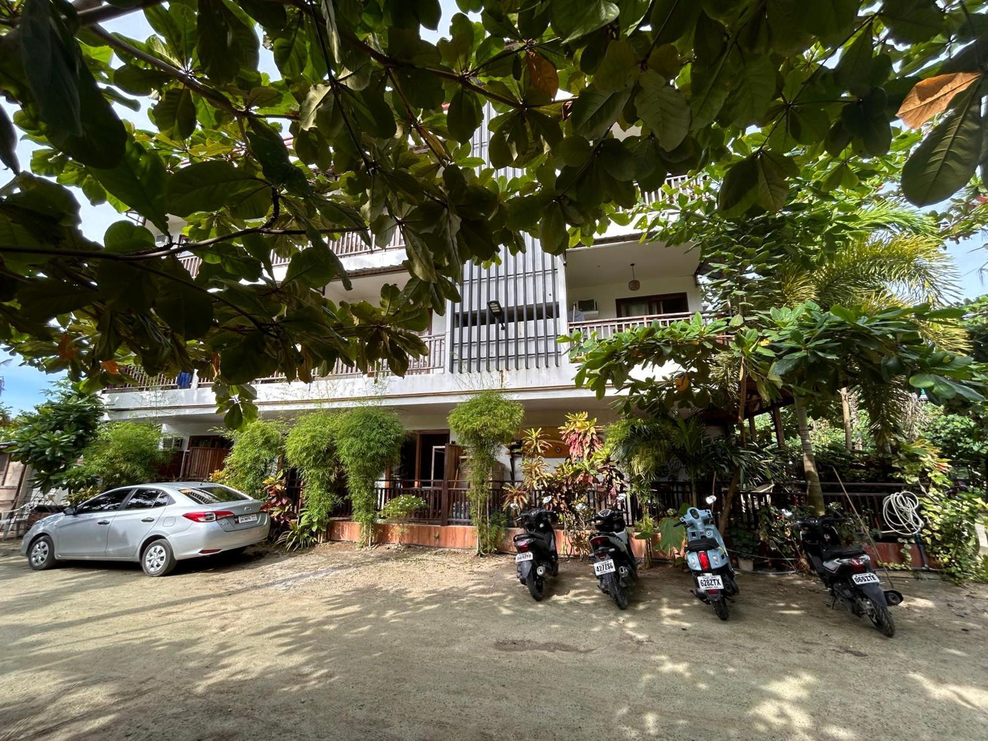 Puyo Suites Homestay General Luna  Extérieur photo